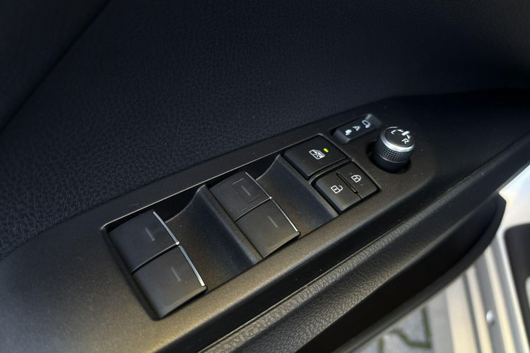 Toyota Camry 2.5 HSD 218KM EXECUTIVE, gwarancja, FV23% zdjęcie 19