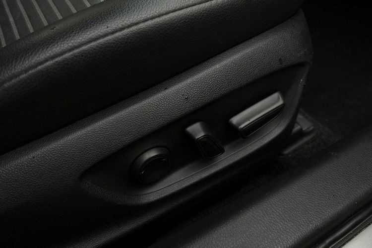 Toyota Camry 2.5 HSD 218KM PRESTIGE, gwarancja, FV23% zdjęcie 21