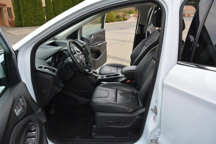 Ford Kuga Individual Radar ACC Skóry Panorama Ledy Bi-xenon Navi Kamera ALU19 zdjęcie 12