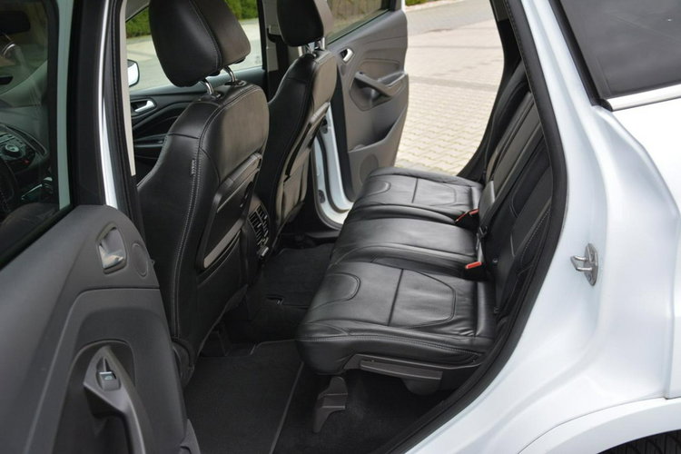 Ford Kuga Individual Radar ACC Skóry Panorama Ledy Bi-xenon Navi Kamera ALU19 zdjęcie 14