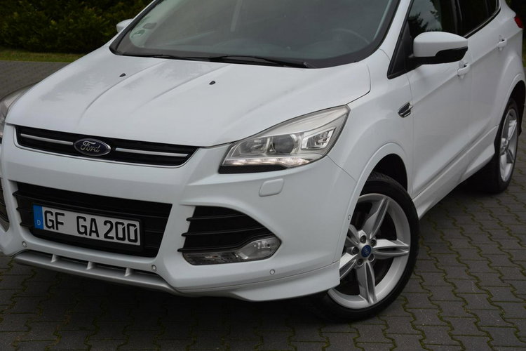 Ford Kuga Individual Radar ACC Skóry Panorama Ledy Bi-xenon Navi Kamera ALU19 zdjęcie 2