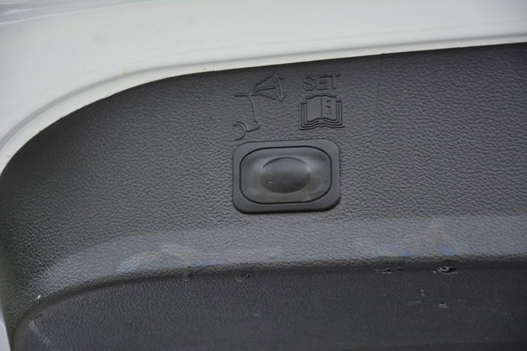 Ford Kuga Individual Radar ACC Skóry Panorama Ledy Bi-xenon Navi Kamera ALU19 zdjęcie 20