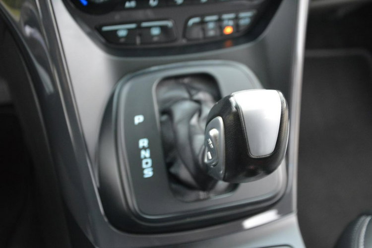 Ford Kuga Individual Radar ACC Skóry Panorama Ledy Bi-xenon Navi Kamera ALU19 zdjęcie 23