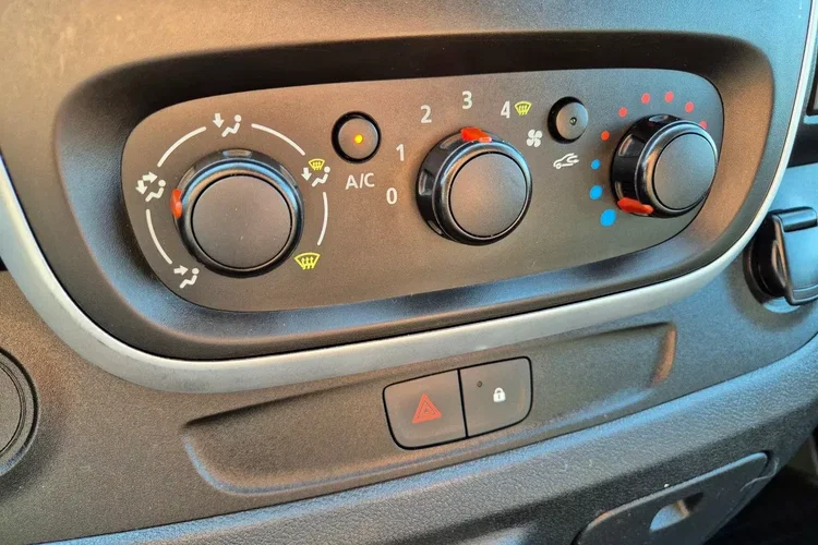 Renault Trafic Long 59999zł NETTO Brygadówka 6 osób 1.6dCi/120KM zdjęcie 19