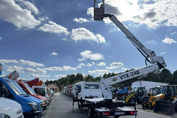 Mercedes Sprinter Zwyżka Podnośnik Koszowy VERSALIFT VTX-240 UDT zdjęcie 21