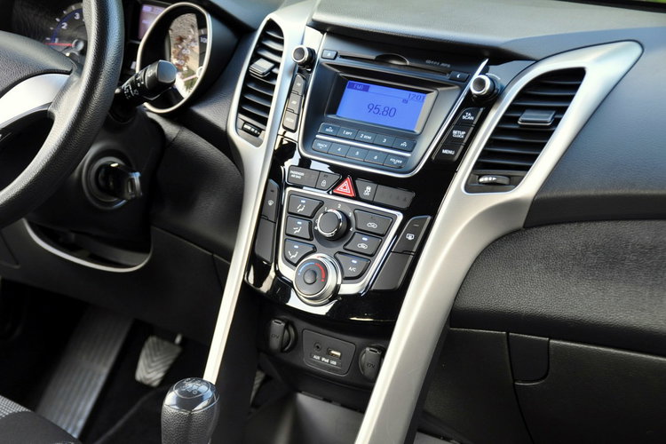 i30 1.4i(100KM) Lift Led Klimatyzacja Welur I Właściciel ASO Hyundai zdjęcie 26