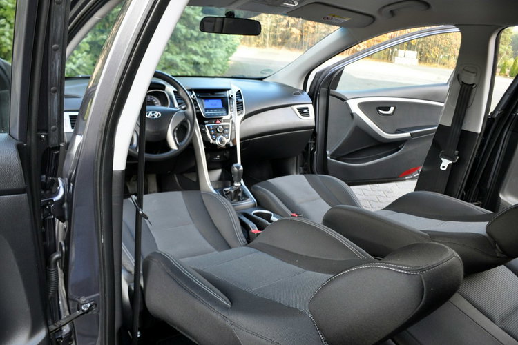 i30 1.4i(100KM) Lift Led Klimatyzacja Welur I Właściciel ASO Hyundai zdjęcie 27