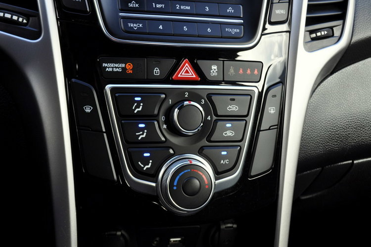 i30 1.4i(100KM) Lift Led Klimatyzacja Welur I Właściciel ASO Hyundai zdjęcie 31