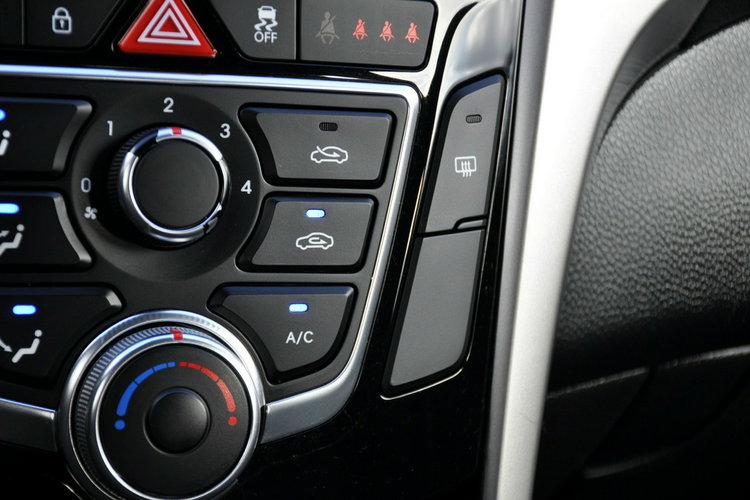 i30 1.4i(100KM) Lift Led Klimatyzacja Welur I Właściciel ASO Hyundai zdjęcie 32