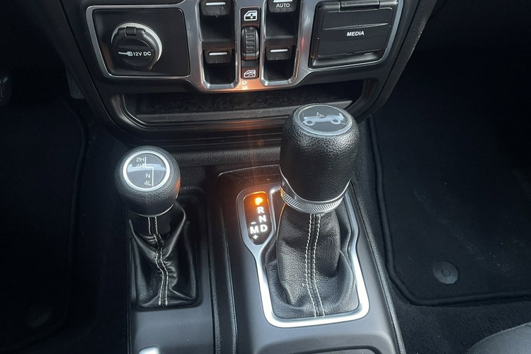 Jeep Wrangler SAHARA 4x4 3.6 284KM Automat Kam. Cof. Navi Podgrz. fot + kierownica zdjęcie 15