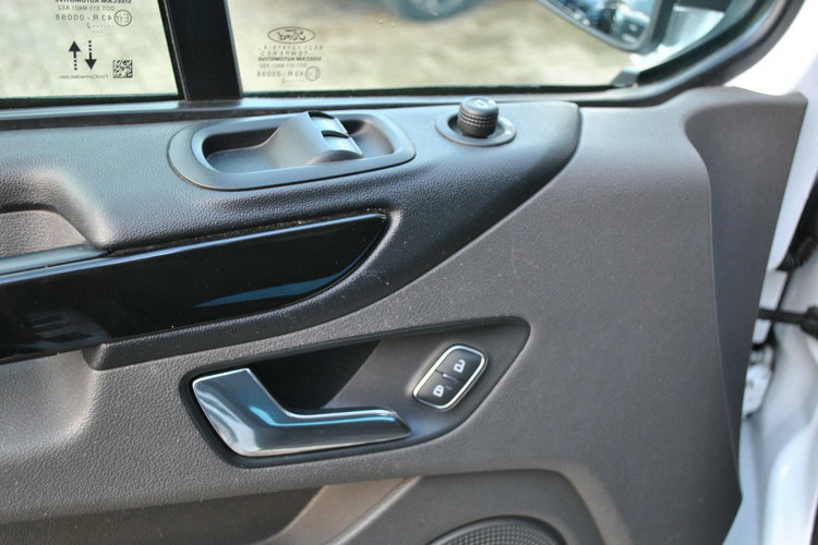 Transit Custom Custom Van Limited 300L1H1 2.0 EcoBlue 130KM ASO Forda Warsztat zdjęcie 16