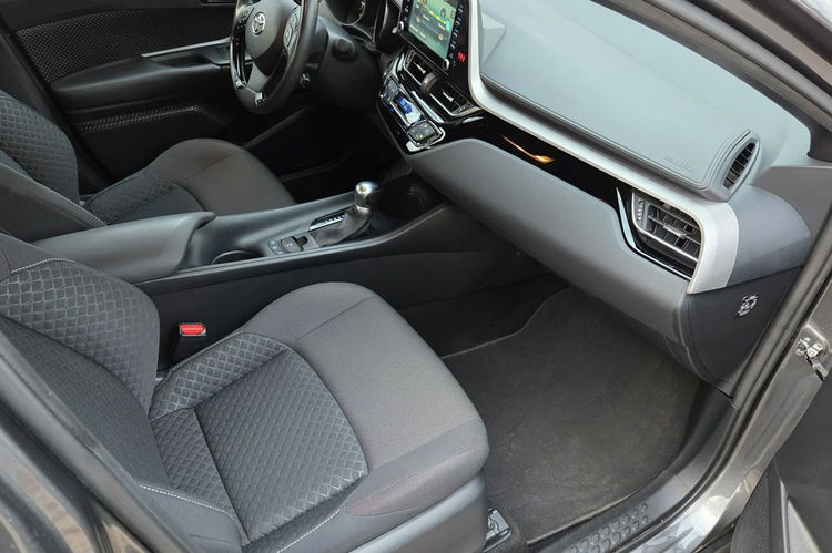 Toyota C-HR 1.8 HSD Lift 41 tyś km Ast. Pasa Distronic kamera Super Stan zdjęcie 10