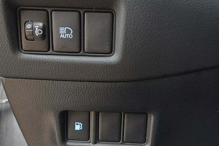 Toyota C-HR 1.8 HSD Lift 41 tyś km Ast. Pasa Distronic kamera Super Stan zdjęcie 14