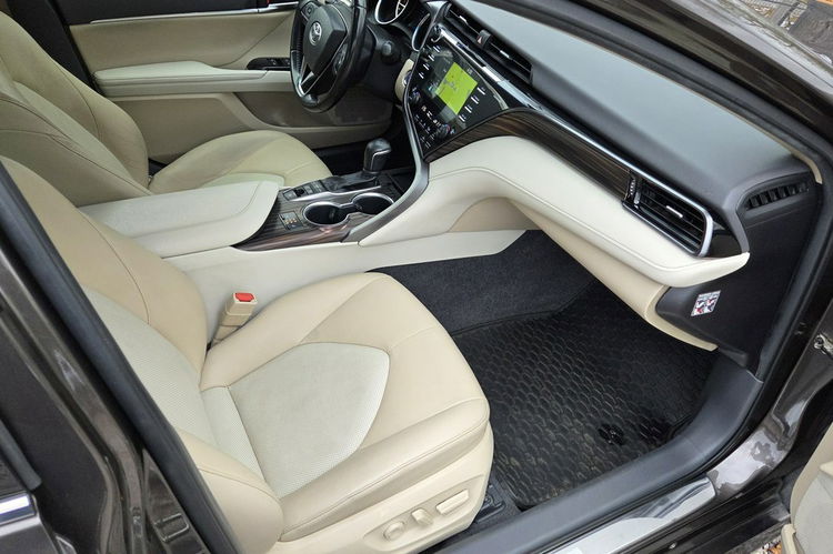 Toyota Camry 2.5 Hybrid FV 23% Salon PL Jasna Skóra Blisy Hand Free Navi Super Stan zdjęcie 11