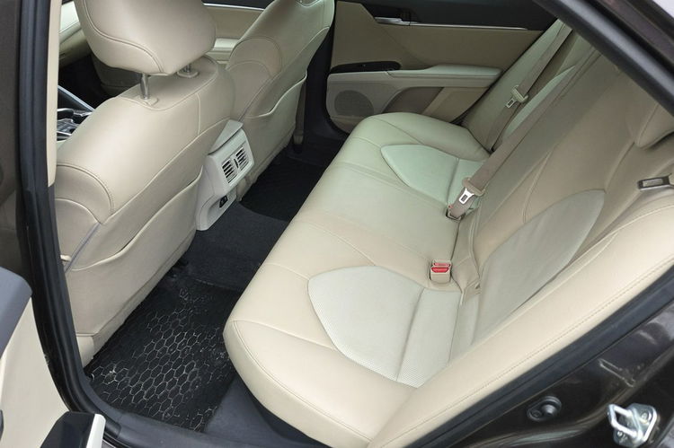 Toyota Camry 2.5 Hybrid FV 23% Salon PL Jasna Skóra Blisy Hand Free Navi Super Stan zdjęcie 13