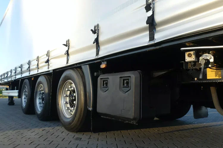 KAESSBOHRER MEGA / FIRANKA / OŚ PODNOSZONA / DACH PODNOSZONY / zdjęcie 19