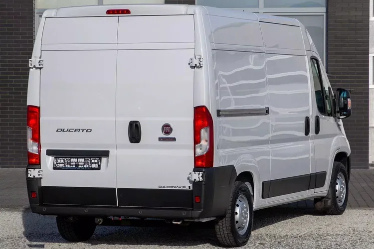 Fiat Ducato ŚREDNI 2.3 L2H2 ZAWIESZENIE MAXI 3500kg zdjęcie 13