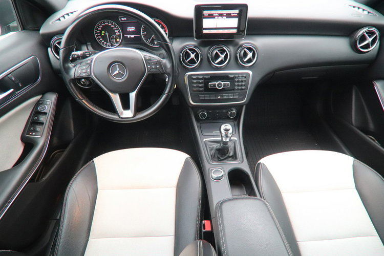 Mercedes A 180 Avantgarde, 6-bieg, zarejestrowany zdjęcie 15