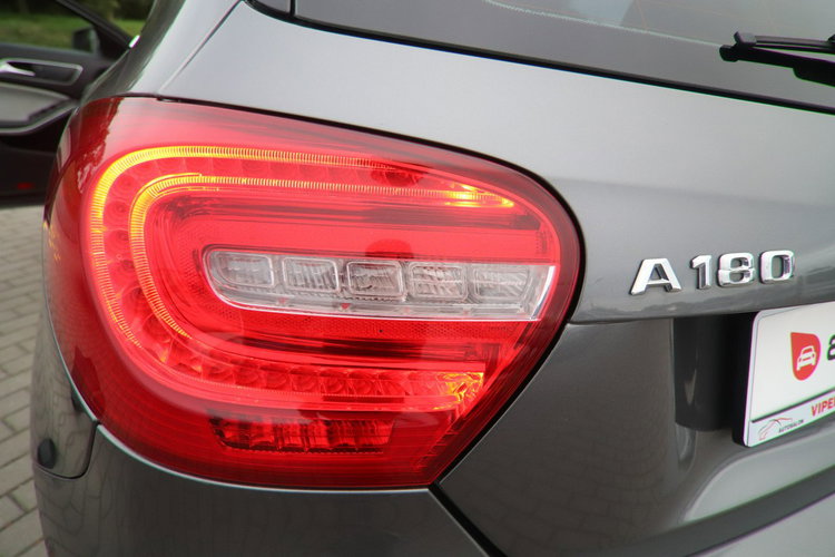 Mercedes A 180 Avantgarde, 6-bieg, zarejestrowany zdjęcie 6
