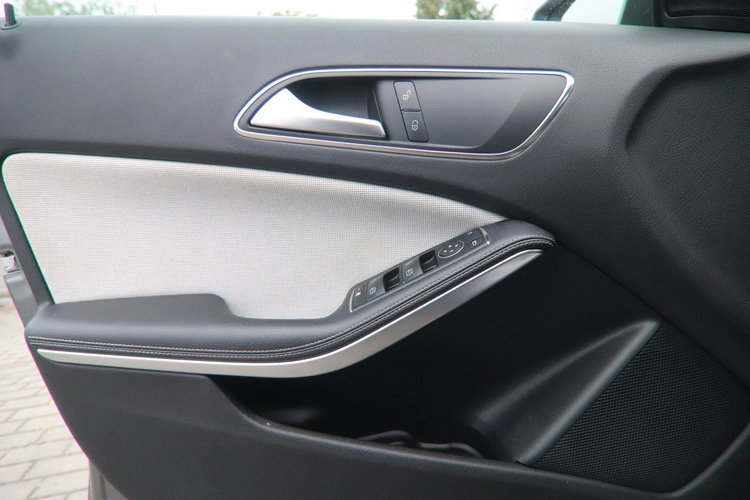 Mercedes A 180 Avantgarde, 6-bieg, zarejestrowany zdjęcie 7