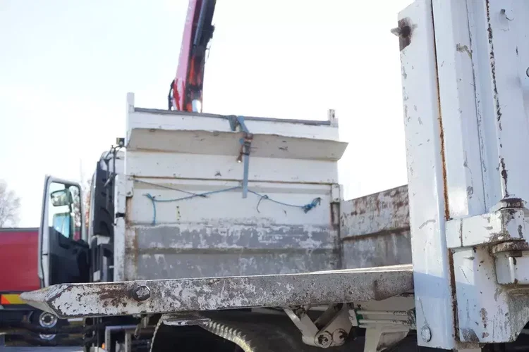 Renault C380 E6 6x4 / HDS Fassi F135 2700 MTH / Zasięg 8 m / 5.6 t udźwig / Wywrotka 3-stronna / Hydroburta zdjęcie 13