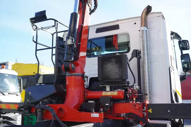 Renault C380 E6 6x4 / HDS Fassi F135 2700 MTH / Zasięg 8 m / 5.6 t udźwig / Wywrotka 3-stronna / Hydroburta zdjęcie 21