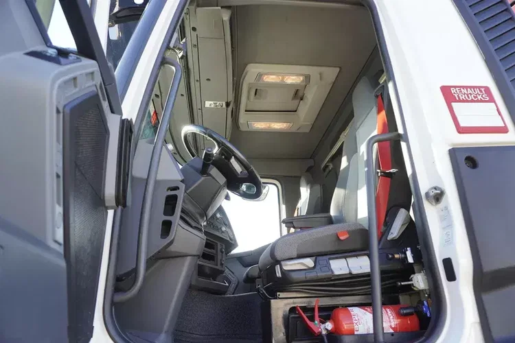 Renault C380 E6 6x4 / HDS Fassi F135 2700 MTH / Zasięg 8 m / 5.6 t udźwig / Wywrotka 3-stronna / Hydroburta zdjęcie 24