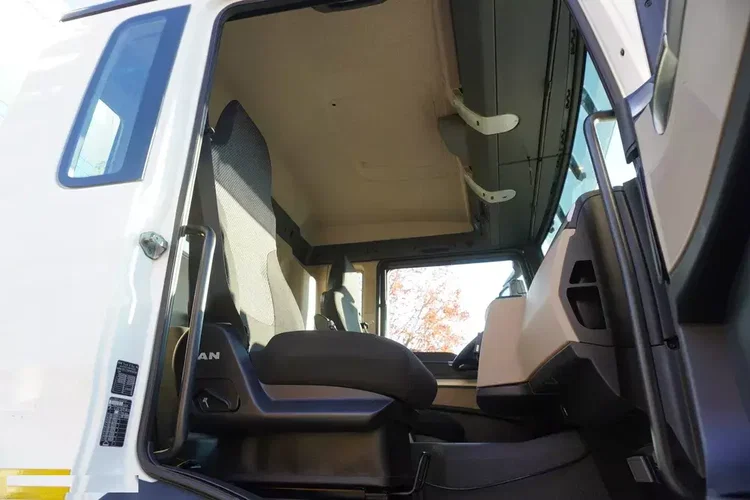 MAN TGS 26.420 E6 6x4 / HDS Fassi F215A / 360 MTH / 5.6 t udźwig / 12.7 m zasięg / 120 tys. km zdjęcie 29