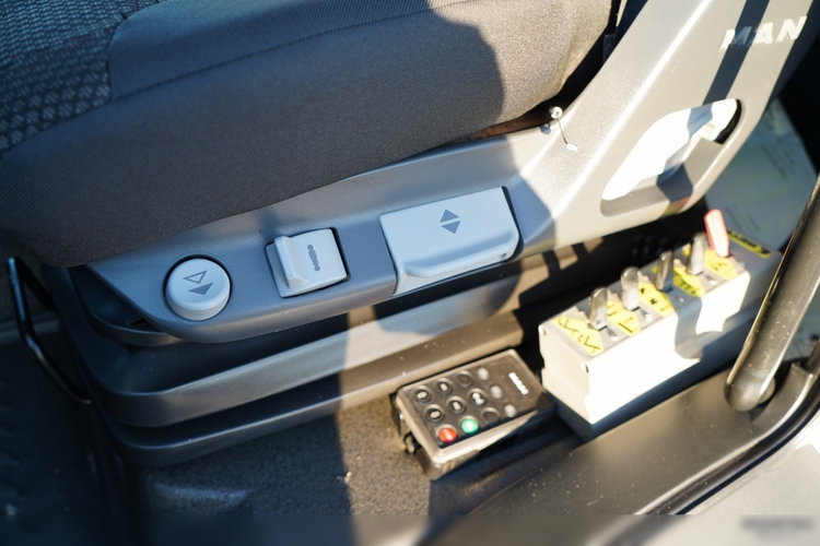 MAN TGS 26.440 / HAKOWIEC / MARREL AL TAM 20U  / 20 T / 6x2 / OŚ SKRĘTNA PODNOSOZNA / OPONY 100% / EURO 6 zdjęcie 39