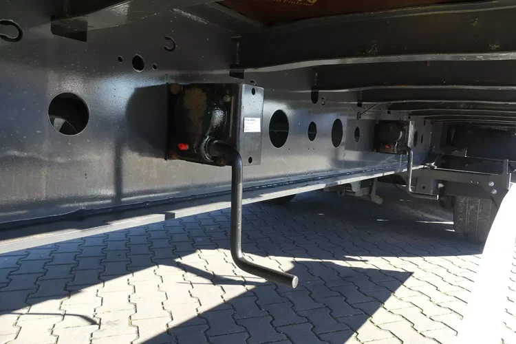 Wielton MEGA / FIRANKA / OŚ PODNOSZONA / DACH PODNOSZONY / zdjęcie 15