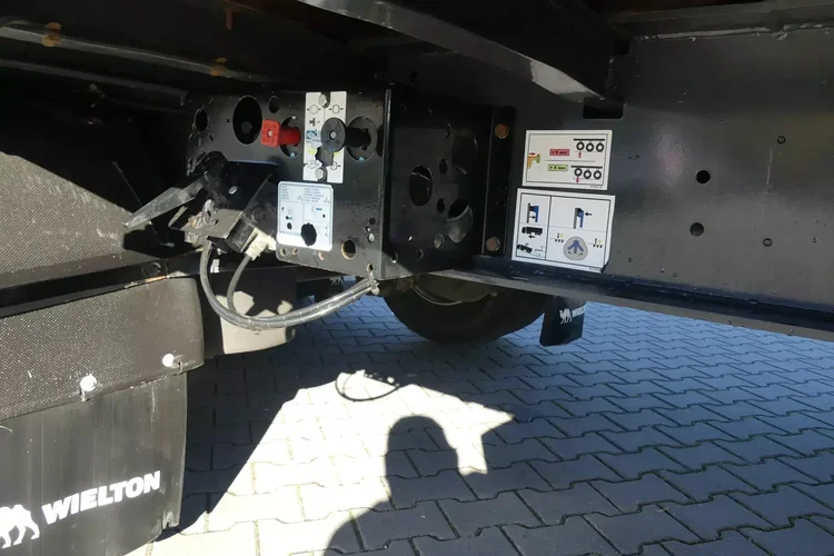 Wielton MEGA / FIRANKA / OŚ PODNOSZONA / DACH PODNOSZONY / zdjęcie 18