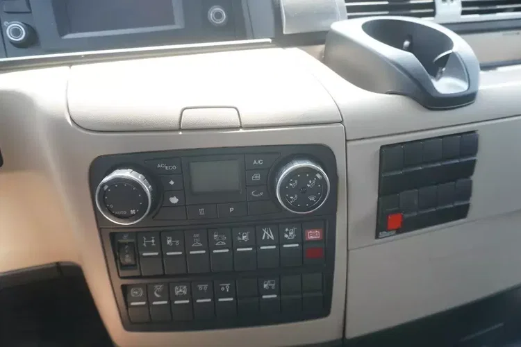 MAN TGS 35.420 8×2 / Rama 6.4 m / 3 osie skrętne zdjęcie 16