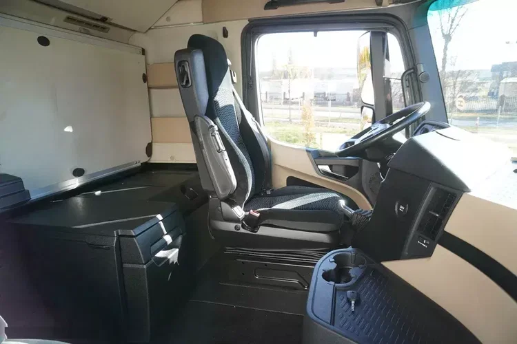 Mercedes Actros 1840 E6 4×2 / NOWA zabudowa Laweta 9.25 m / Kabina salonka zdjęcie 27