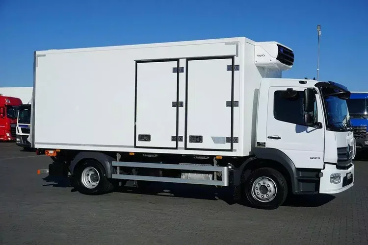 Mercedes ATEGO / 1223 / ACC / EURO 6 / CHŁODNIA + WINDA / MULTITEMPERATURA zdjęcie 4