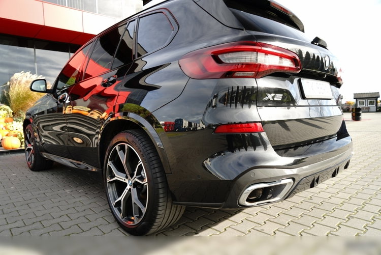BMW X5 xDrive30d / 2022 ROK / 4X4 / M-PAKIET / POLSKI SALON / zdjęcie 23
