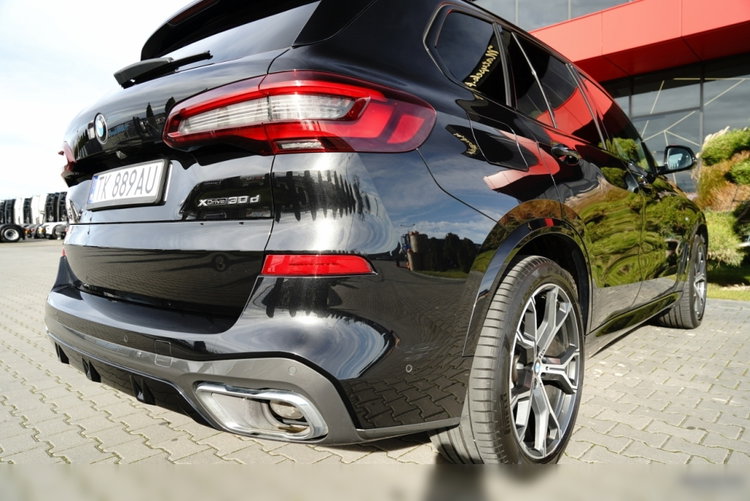 BMW X5 xDrive30d / 2022 ROK / 4X4 / M-PAKIET / POLSKI SALON / zdjęcie 24