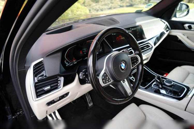 BMW X5 xDrive30d / 2022 ROK / 4X4 / M-PAKIET / POLSKI SALON / zdjęcie 32