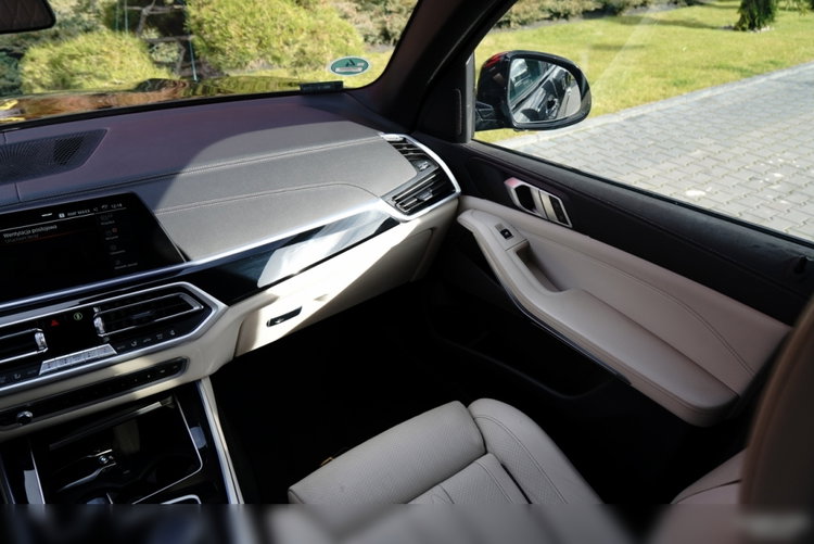 BMW X5 xDrive30d / 2022 ROK / 4X4 / M-PAKIET / POLSKI SALON / zdjęcie 37