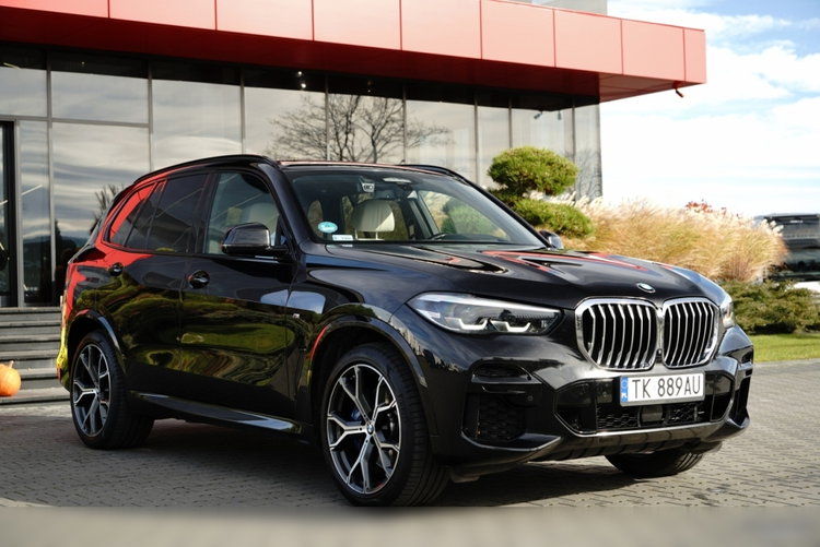 BMW X5 xDrive30d / 2022 ROK / 4X4 / M-PAKIET / POLSKI SALON / zdjęcie 3