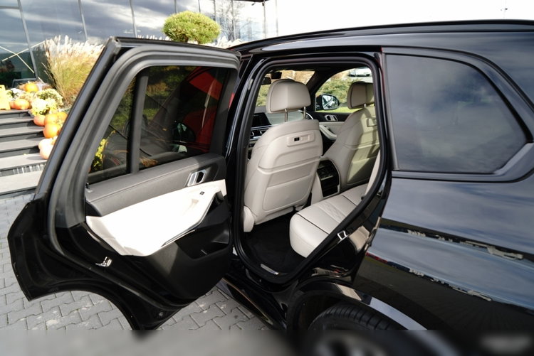 BMW X5 xDrive30d / 2022 ROK / 4X4 / M-PAKIET / POLSKI SALON / zdjęcie 45