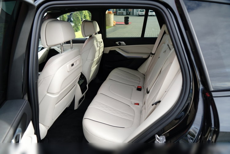 BMW X5 xDrive30d / 2022 ROK / 4X4 / M-PAKIET / POLSKI SALON / zdjęcie 46