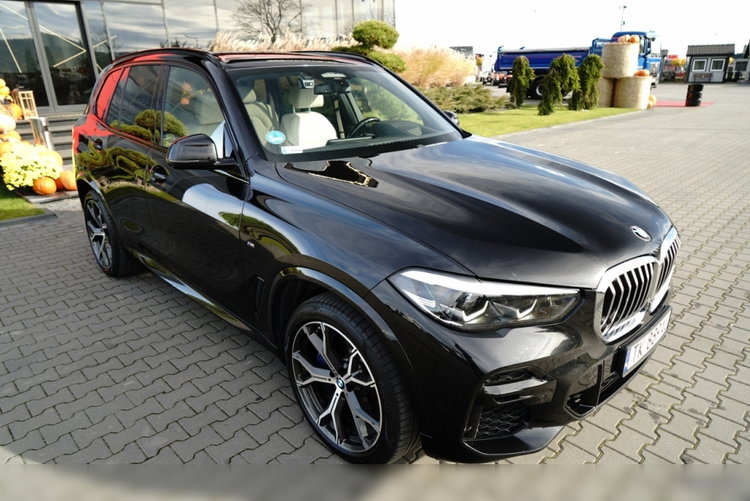 BMW X5 xDrive30d / 2022 ROK / 4X4 / M-PAKIET / POLSKI SALON / zdjęcie 4