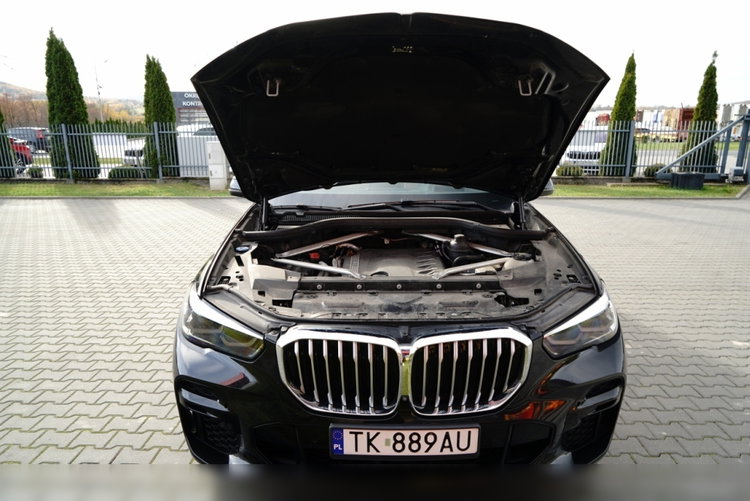 BMW X5 xDrive30d / 2022 ROK / 4X4 / M-PAKIET / POLSKI SALON / zdjęcie 52
