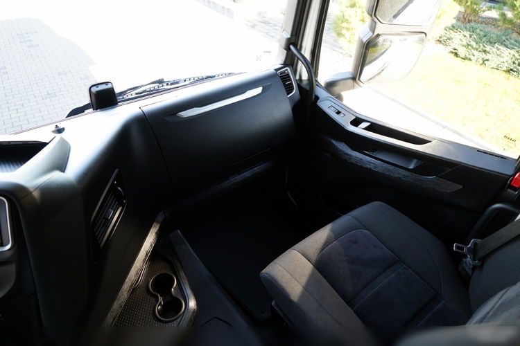 Iveco S-WAY 510 / RETARDER / HYDRAULIKA / KLIMA POSTOJOWA / OPONY 100%  zdjęcie 31