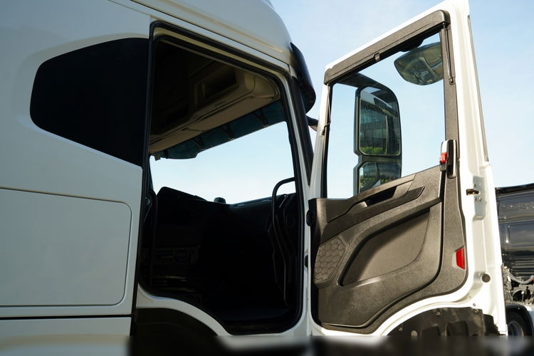 Iveco S-WAY 510 / RETARDER / HYDRAULIKA / KLIMA POSTOJOWA / OPONY 100%  zdjęcie 35