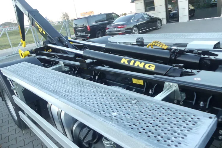 Iveco EUROCARGO 120E-220 / HAKOWIEC / EURO 6 / 48 tys km / MANUAL / zdjęcie 12