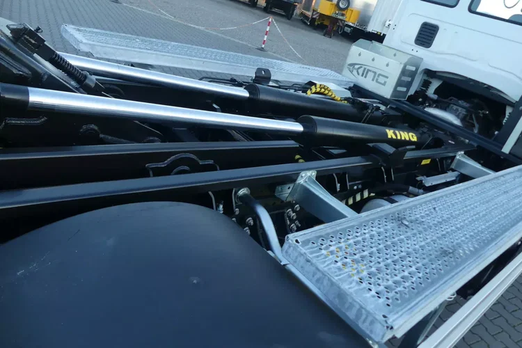 Iveco EUROCARGO 120E-220 / HAKOWIEC / EURO 6 / 48 tys km / MANUAL / zdjęcie 14