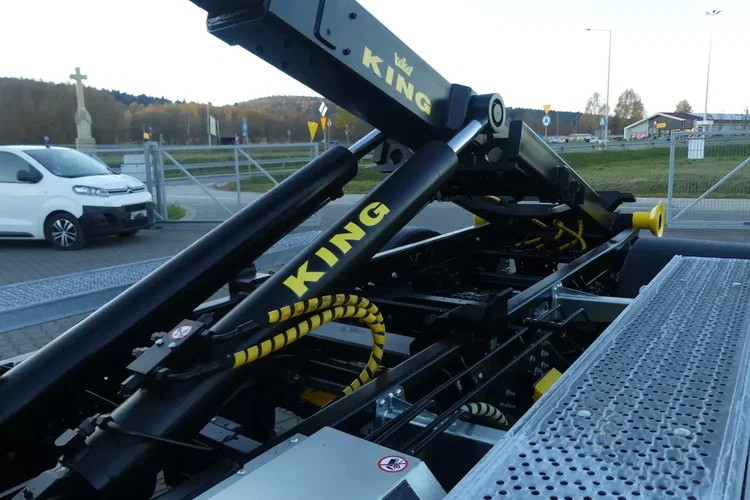 Iveco EUROCARGO 120E-220 / HAKOWIEC / EURO 6 / 48 tys km / MANUAL / zdjęcie 15