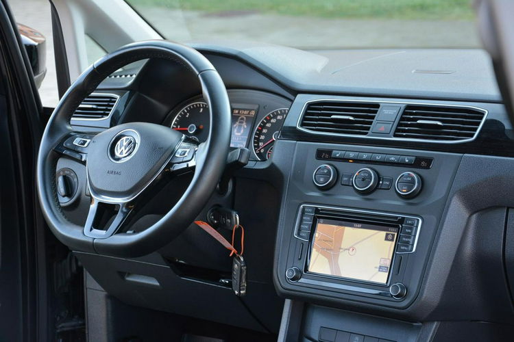 Volkswagen Caddy DSG Duża Navi Kamera Klimatronic Relingi Oryginał z Niemiec zdjęcie 21