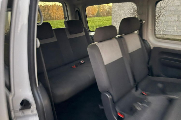 Volkswagen Caddy 2.0 MPI 109 KM MAXI 7 osobowy Zarejestrowany zdjęcie 11